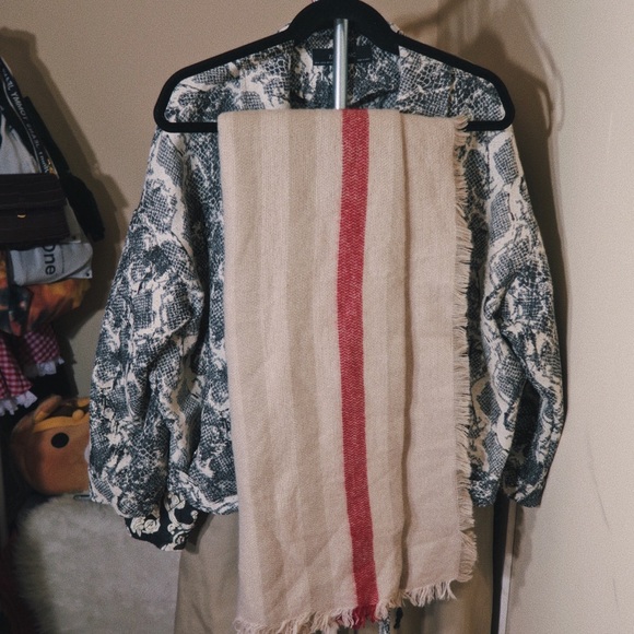 Cream/Red Blanket Scarf. - Picture 1 of 2